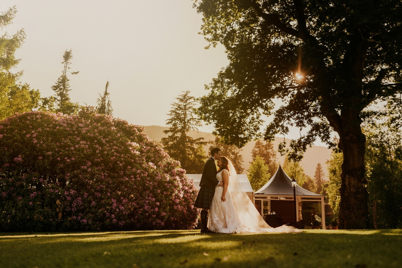 summer wedding photos at Dunkeld House