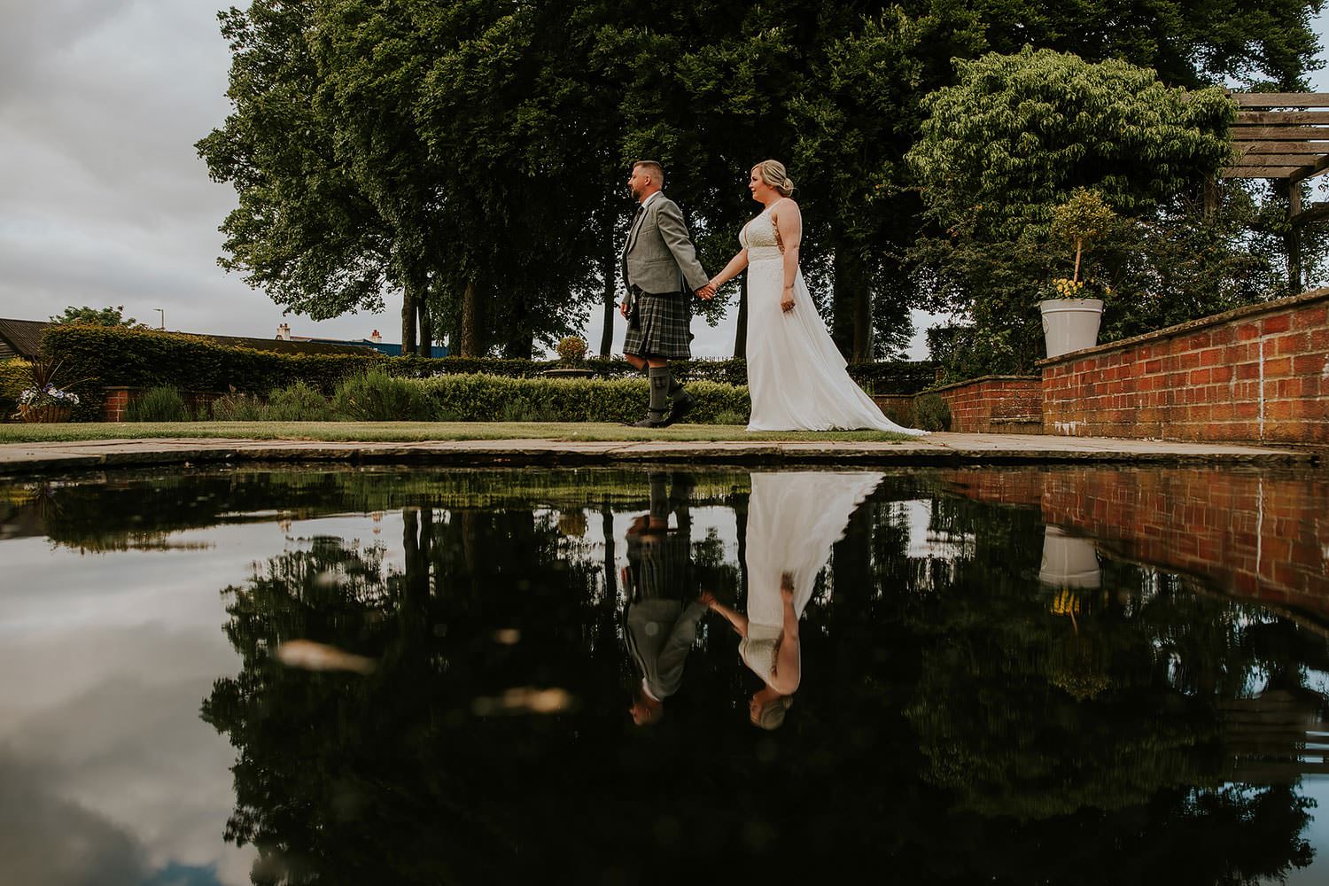 Western house hotel wedding photographers 74