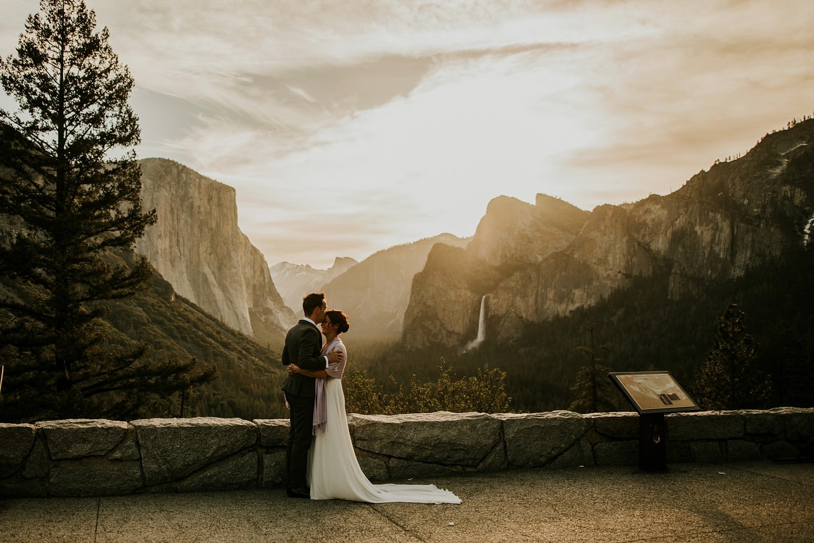 Tunnel View bride and groom yosemite national park